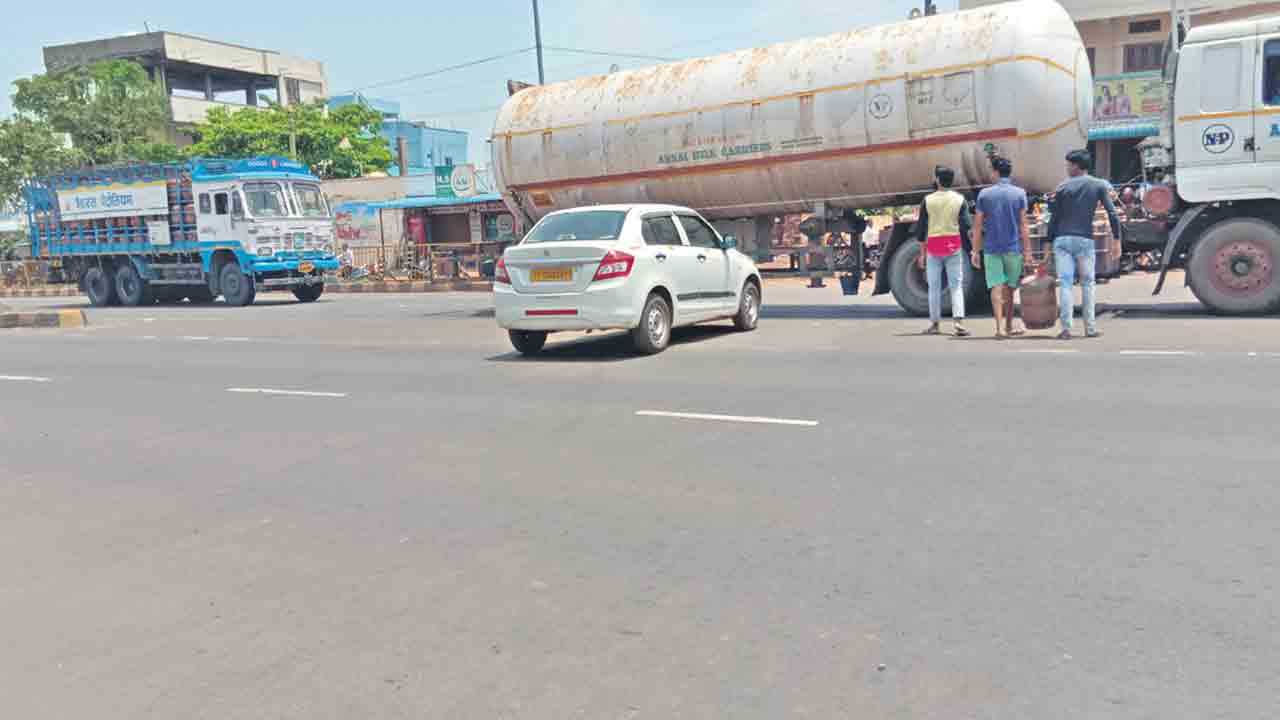 వసతులు కరువు.. ప్రమాదాలకు నెలవు