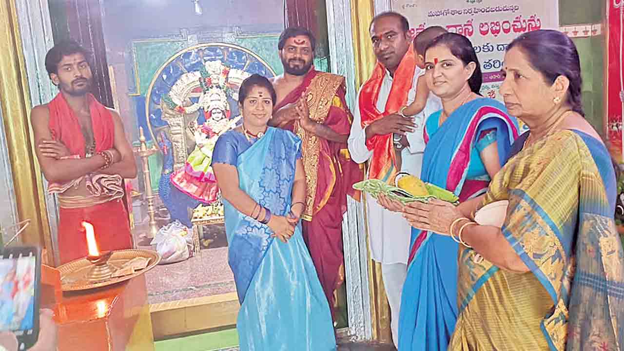 భక్తుల తన్మయత్వం