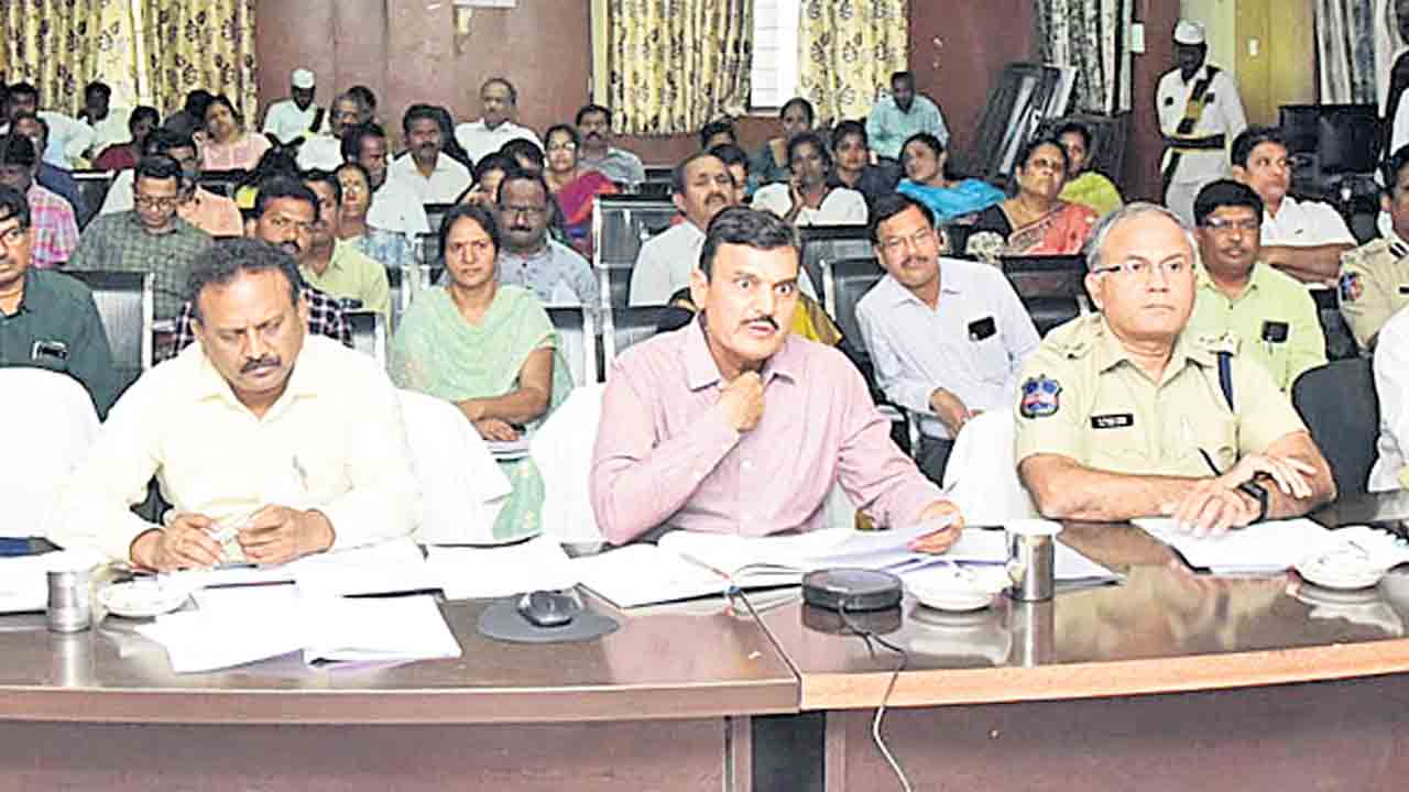 దశాబ్ది వేడుకలను విజయవంతం చేయాలి