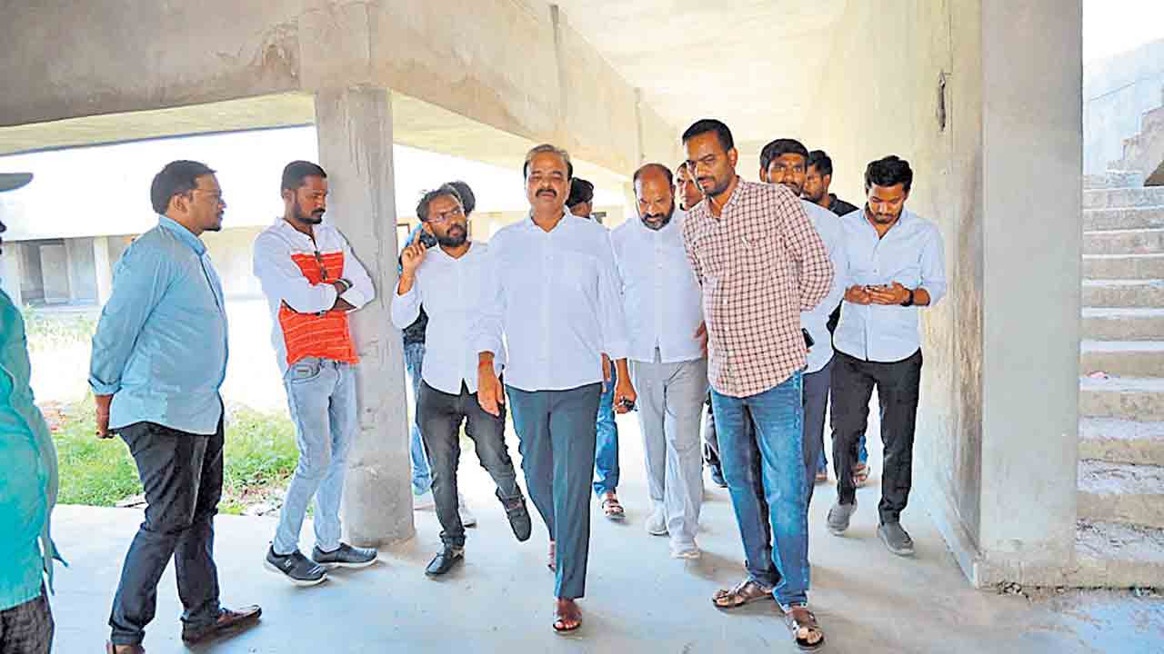 డిగ్రీ కాలేజ్‌ను అందుబాటులోకి తేవాలి