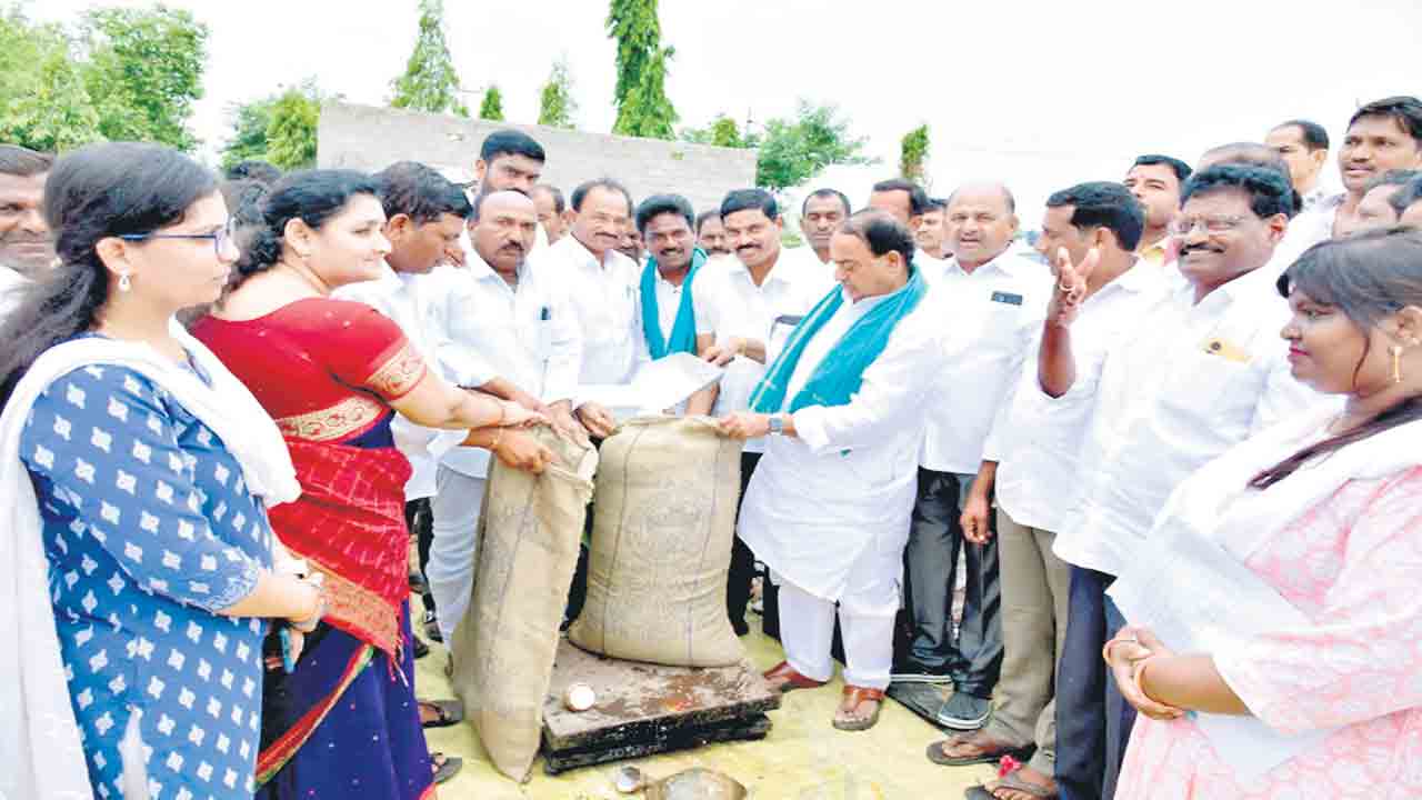 ప్రతి గింజా కొంటాం..