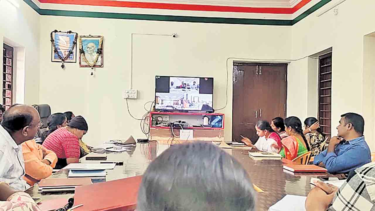 దశాబ్ది ఉత్సవాలు ఘనంగా నిర్వహించాలి