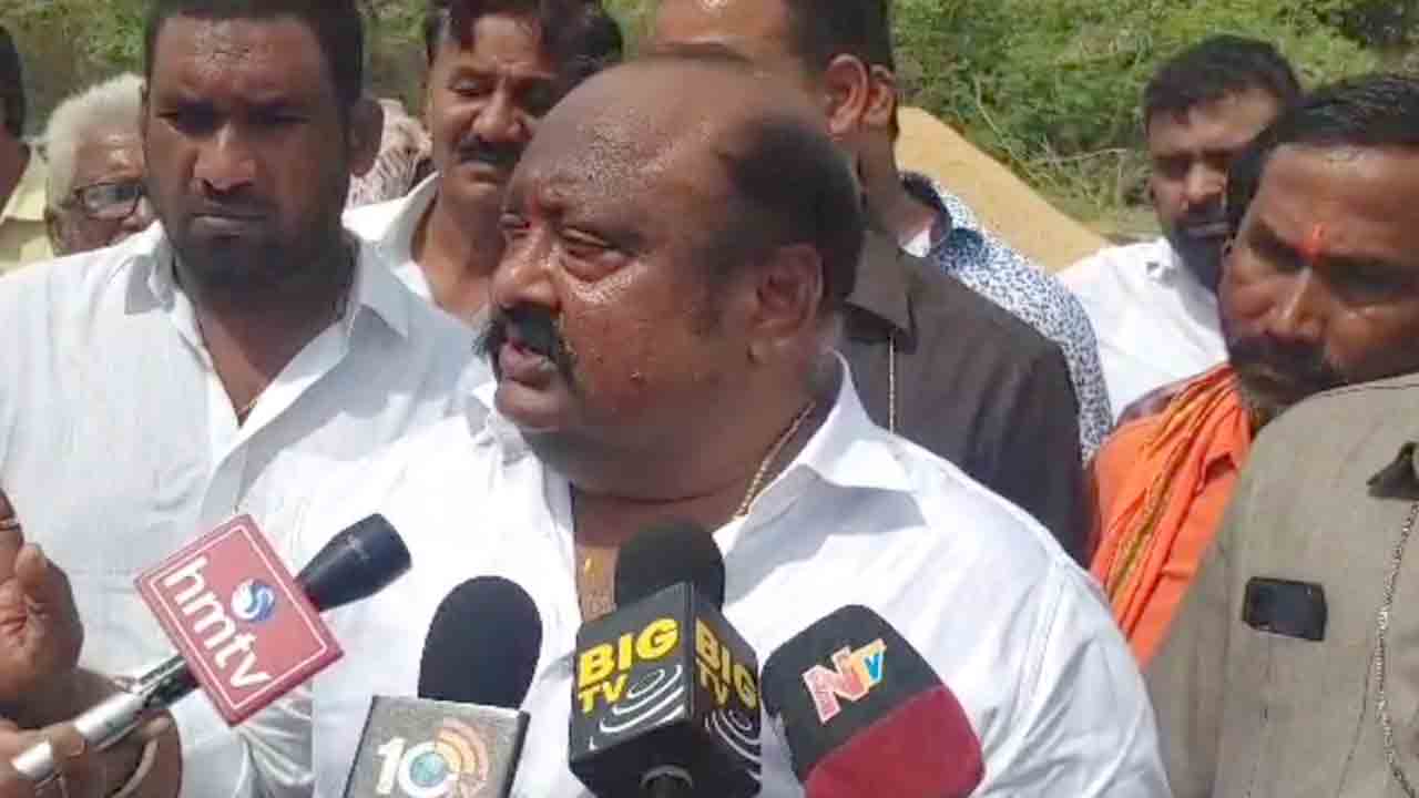 Minister Gangula | గవర్నర్ రాజకీయాలు మాట్లాడడం బాధాకరం ..చేతనైతే రైతులకు అండగా నిలవాలి : మంత్రి గంగుల