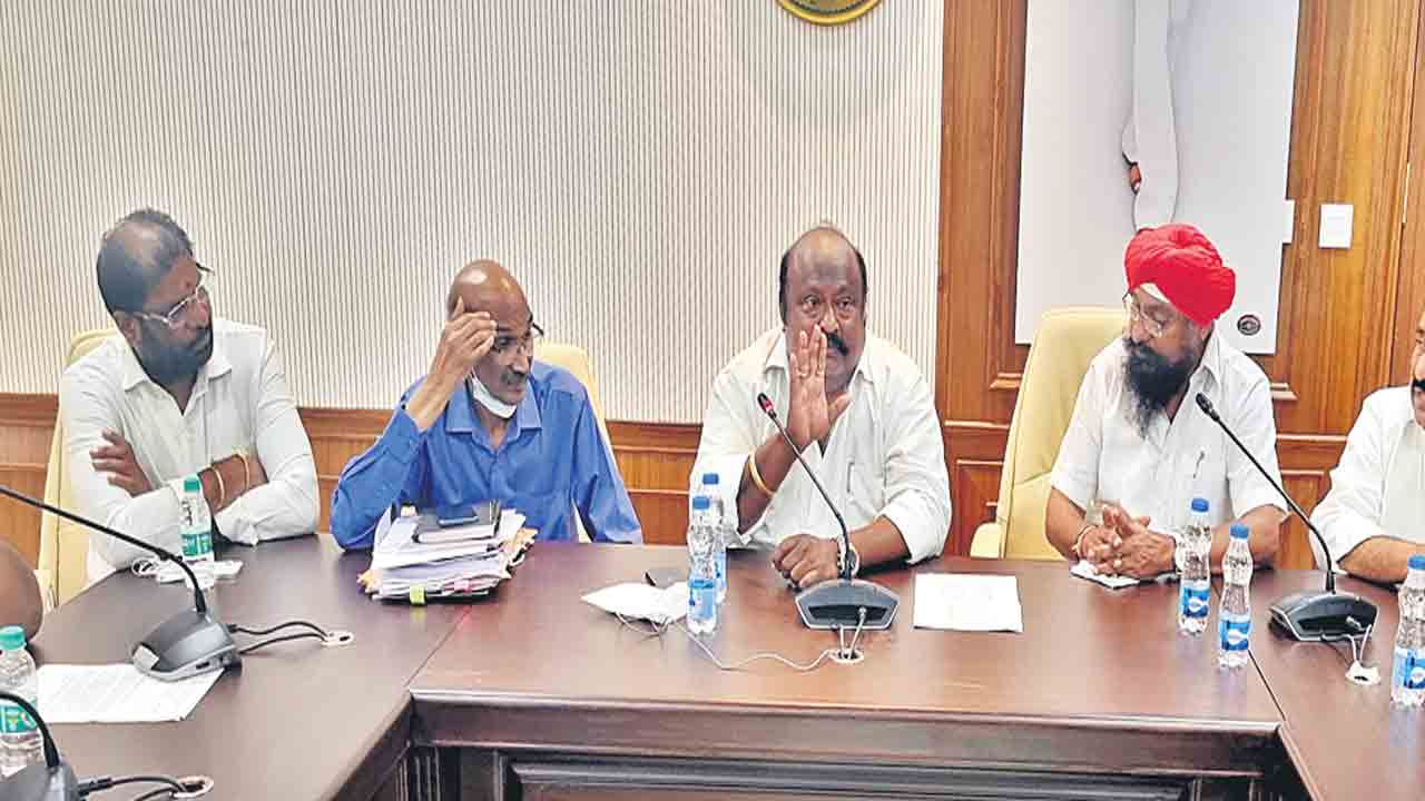 రైతుకు అండగా ఉందాం