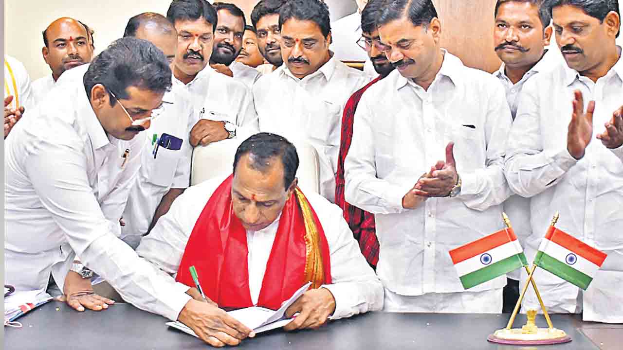 నేడు కార్మికులకు శ్రమశక్తి అవార్డులు