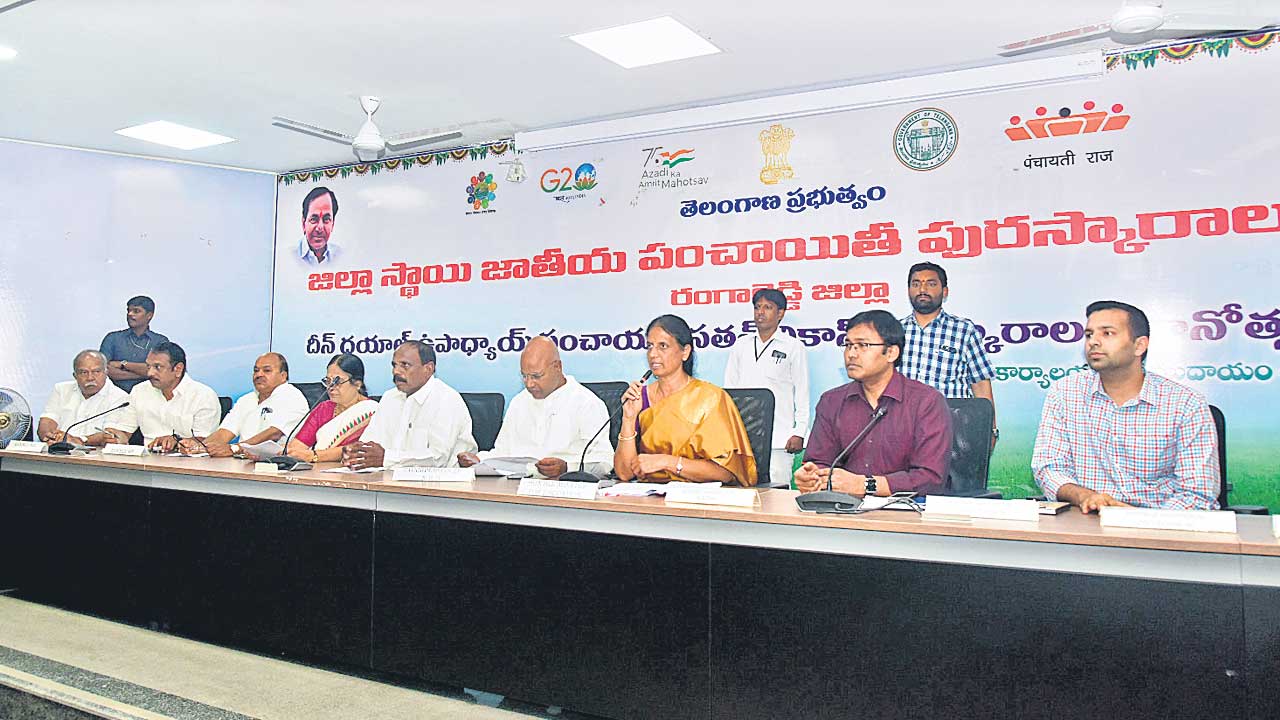 దశాబ్ది ఉత్సవాలు ఘనంగా నిర్వహించాలి