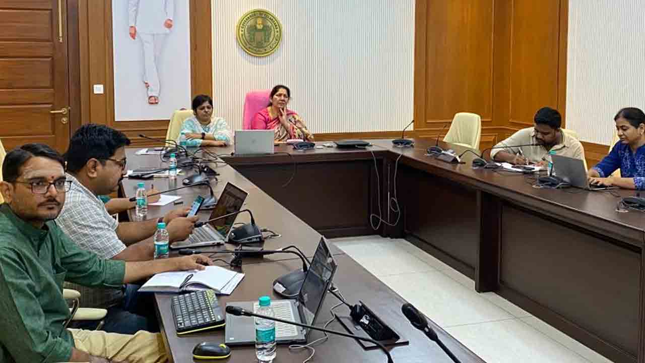 Minister Satyavati Rathode | దశాబ్ది ఉత్సవాల్లో మహిళా,శిశు సంక్షేమ శాఖ విజయాలను వివరించాలి : మంత్రి సత్యవతి రాథోడ్