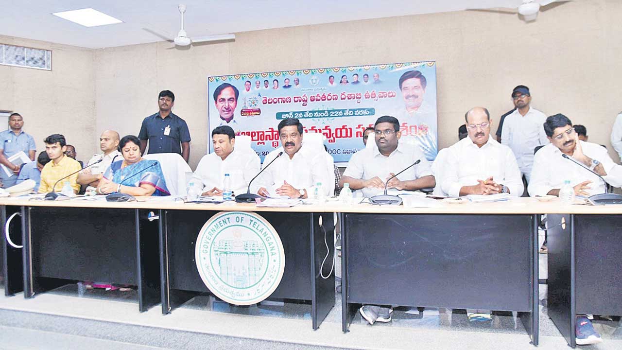 పండుగ వాతావరణంలో దశాబ్ది ఉత్సవాలు