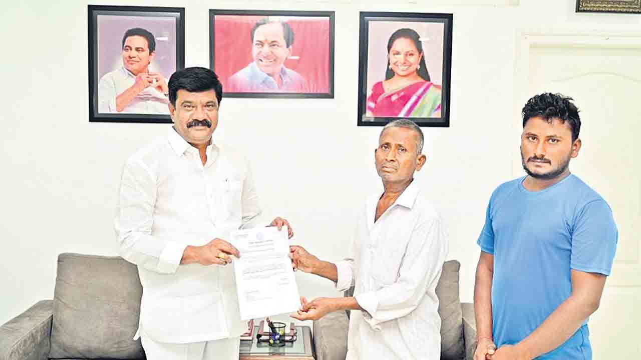 ఆపద్బాంధవుడు మంత్రి వేముల