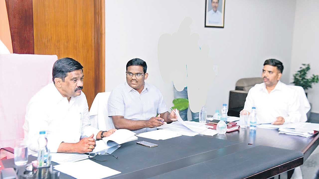 ధాన్యం అన్‌లోడింగ్‌లో జాప్యాన్ని నివారించాలి