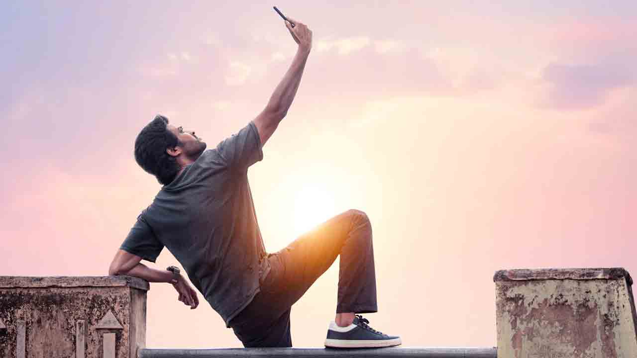 Miss Shetty Mr Polishetty | రేలింగ్‌పై మిస్టర్ Polishetty సెల్ఫీ.. కొత్త సాంగ్‌ అప్‌డేట్‌