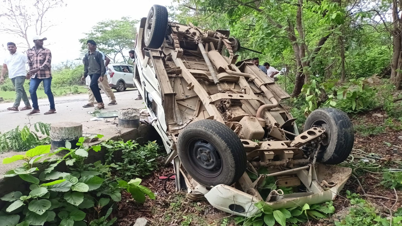 SI Died | ఎస్కార్ట్‌గా వెళ్తూ రోడ్డు ప్రమాదంలో ఎస్‌ఐ మృతి