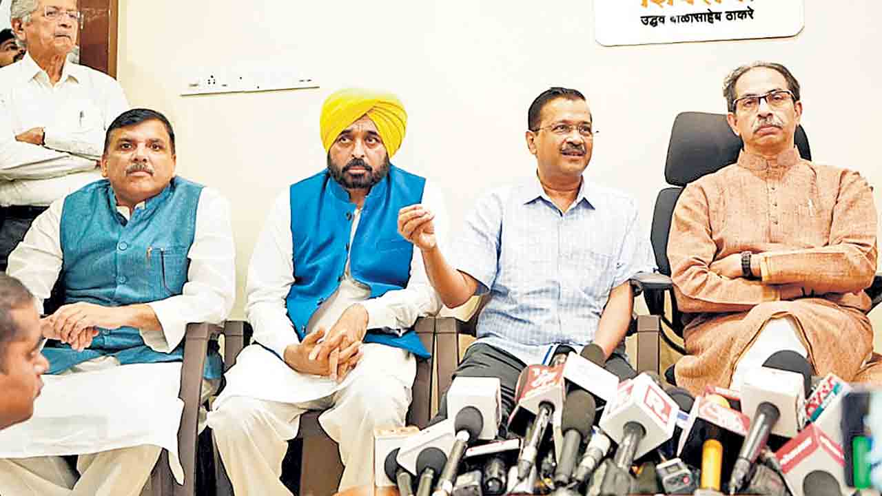 ప్రజాస్వామ్యానికి కేంద్రమే ప్రతిపక్షం