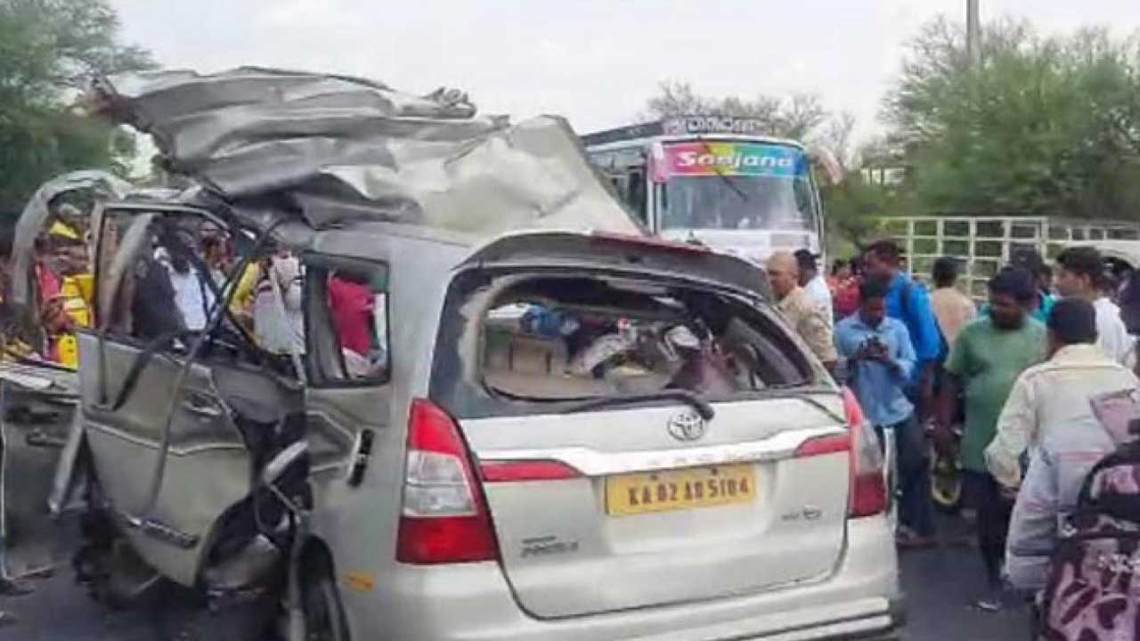 Road accident | ఘోర రోడ్డు ప్రమాదం.. ఒకే కుటుంబంలో 10 మంది దుర్మరణం
