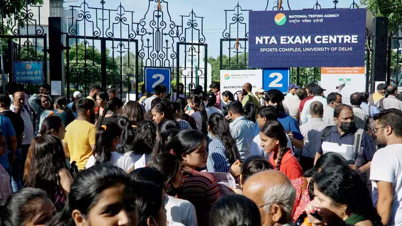 NEET | మధ్యాహ్నం 2 గంటల నుంచి నీట్‌ పరీక్ష.. 1.30 గంటల తర్వాత ఎగ్జామ్‌ సెంటర్‌లోకి నో ఎంట్రీ