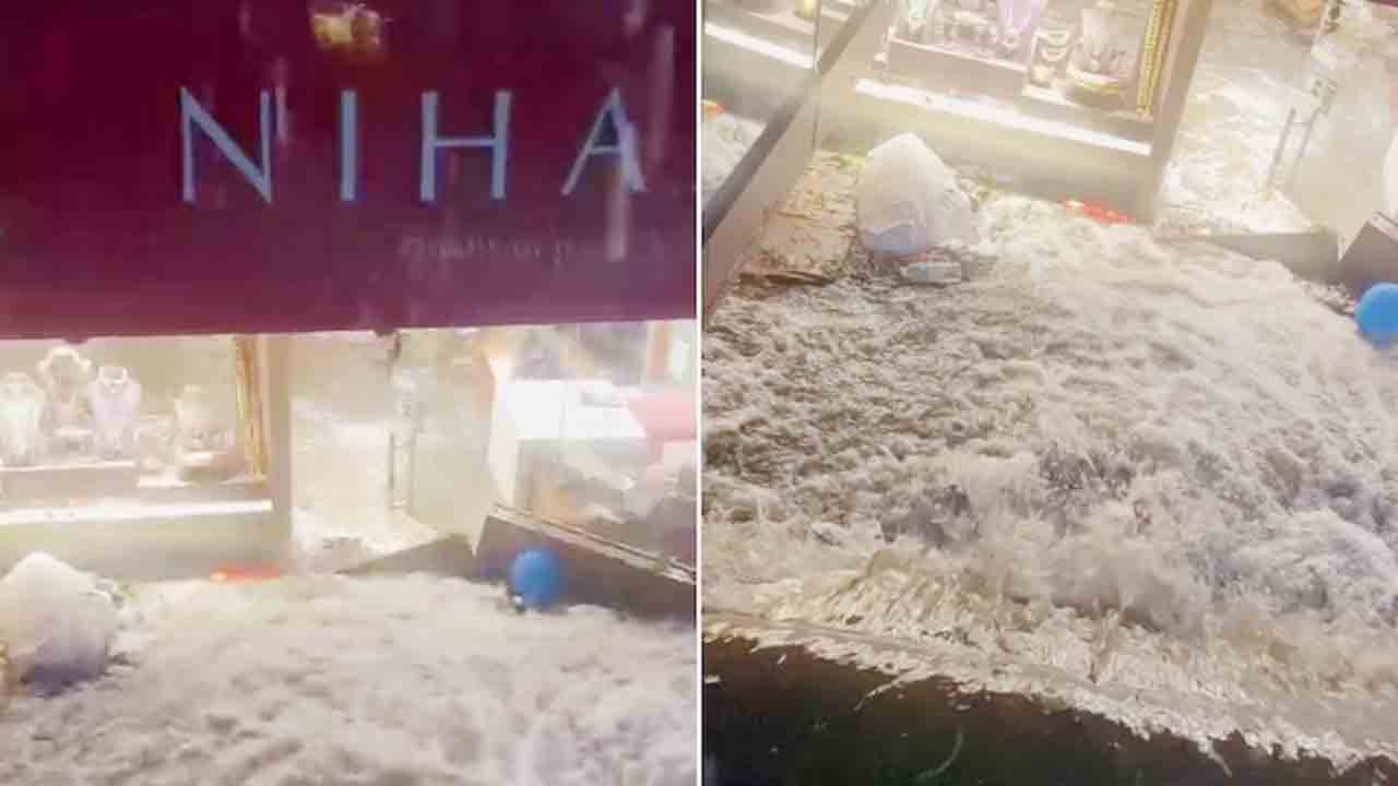 Bengaluru Rains | వరదపాలైన రూ.2కోట్ల విలువైన బంగారు ఆభరణాలు.. బెంగళూరును ముంచెత్తిన భారీ వర్షాలు!
