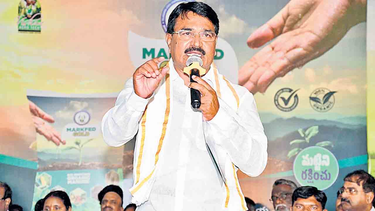 ఎరువుల సబ్సిడీలో కేంద్రం కోత