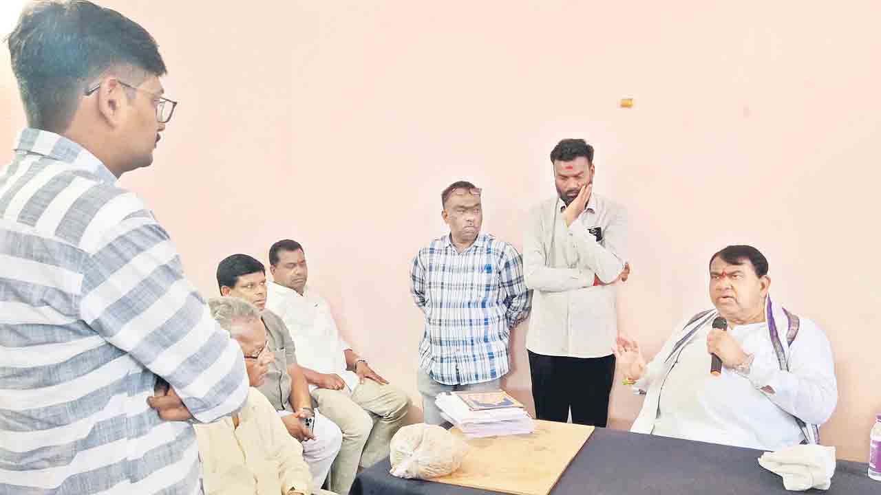 చేతకాకపోతే రాజీనామా చేయండి..