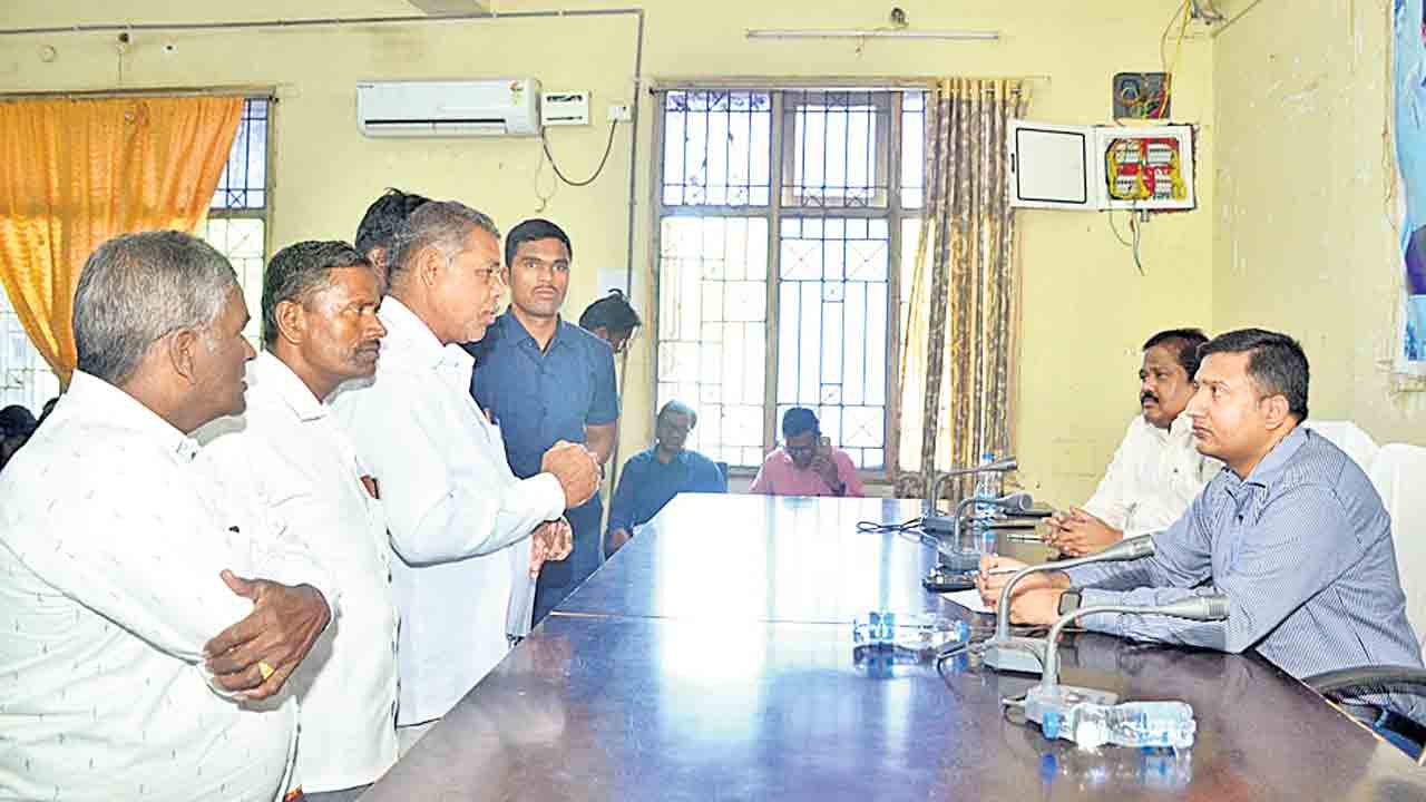 సమస్యల పరిష్కారంలో జాప్యం వద్దు