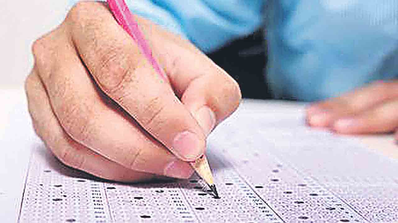 TSPSC | జూన్‌ 11న గ్రూప్‌-1 పరీక్ష.. ఓఎంఆర్‌ పద్ధతిలోనే నిర్వహణకు టీఎస్‌పీఎస్సీ ఏర్పాట్లు