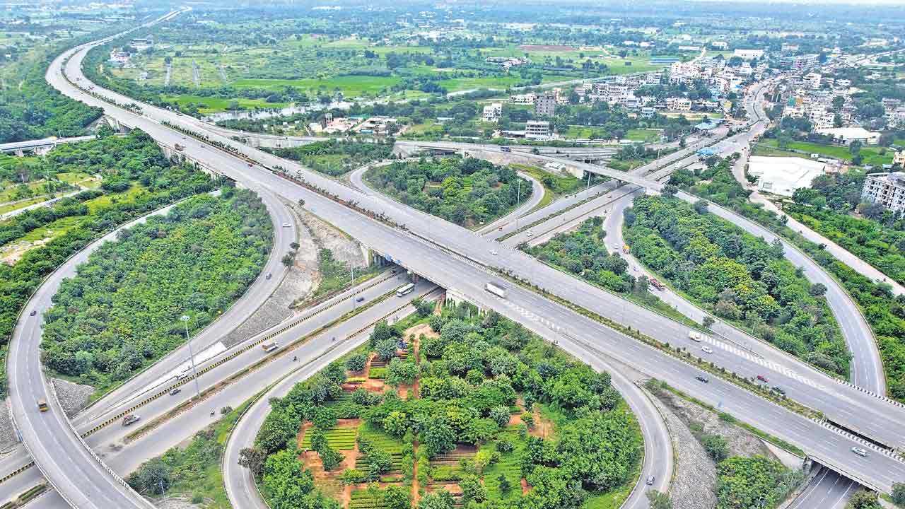 Deccan chronicle |  అభూత కల్పన.. అబద్ధాల ప్రచారం.. ఓఆర్‌ఆర్‌ టెండర్‌పై దక్కన్‌ క్రానికల్‌ తప్పుడు రాతలు