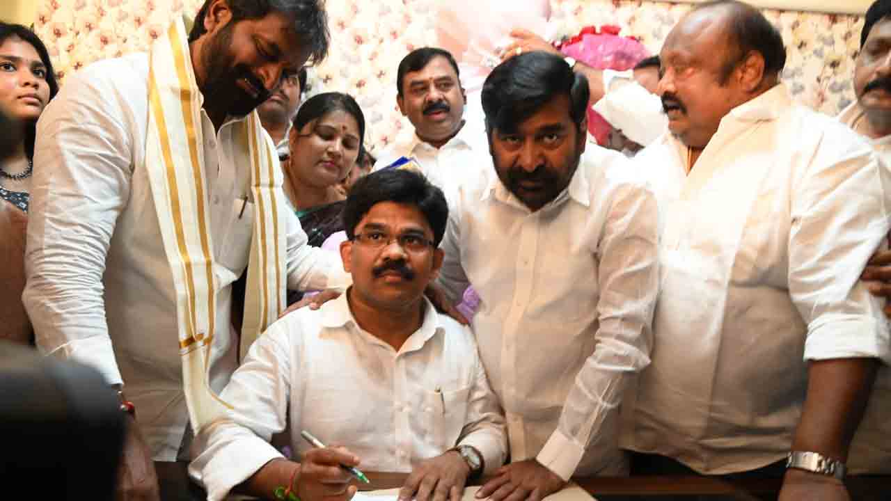 Palle Ravikumar | కల్లు గీతకార్మిక కార్పొరేషన్ చైర్మన్‌గా బాధ్యతలు స్వీకరించిన పల్లె రవికుమార్‌.. అభినందించిన మంత్రులు