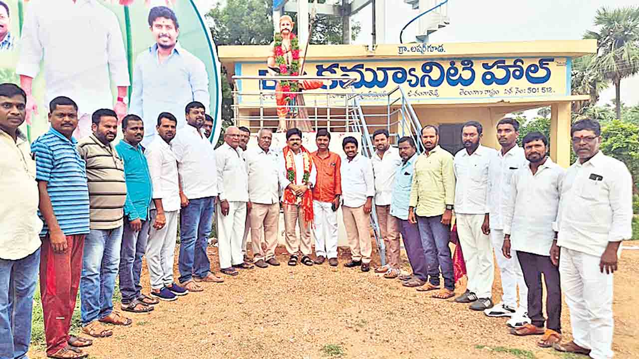 మహనీయుల స్ఫూర్తితో ముందడుగు