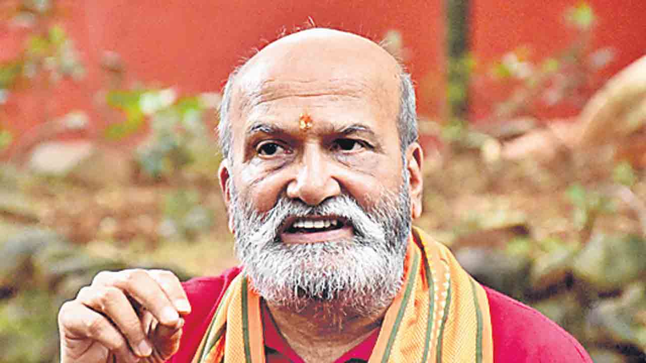 Shree Ram sena |  మోదీ పేరుతో ఓట్లడిగితే చెప్పుతో కొట్టండి.. కర్ణాటక ఓటర్లకు శ్రీరామసేన అధినేత ప్రమోద్‌ ముతాలిక్‌ పిలుపు