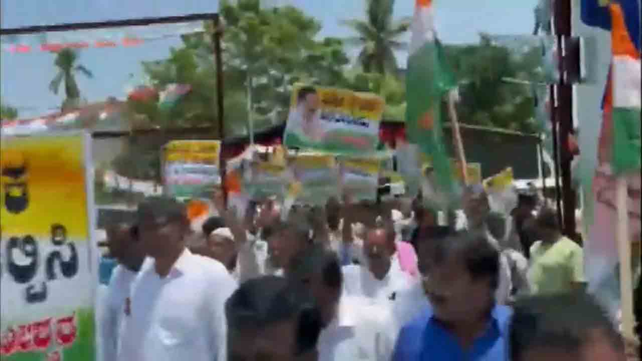 Karnataka CM post | మా నాయకుడికే సీఎం పదవి ఇవ్వాలి.. తుమకూరులో పరమేశ్వర మద్దతుదారుల నిరసన ర్యాలీ.. వీడియో