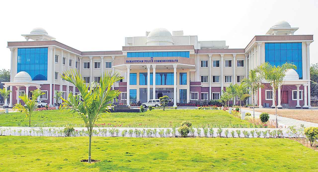 మాడ్రన్‌ పోలీసు పాలనా సౌధం