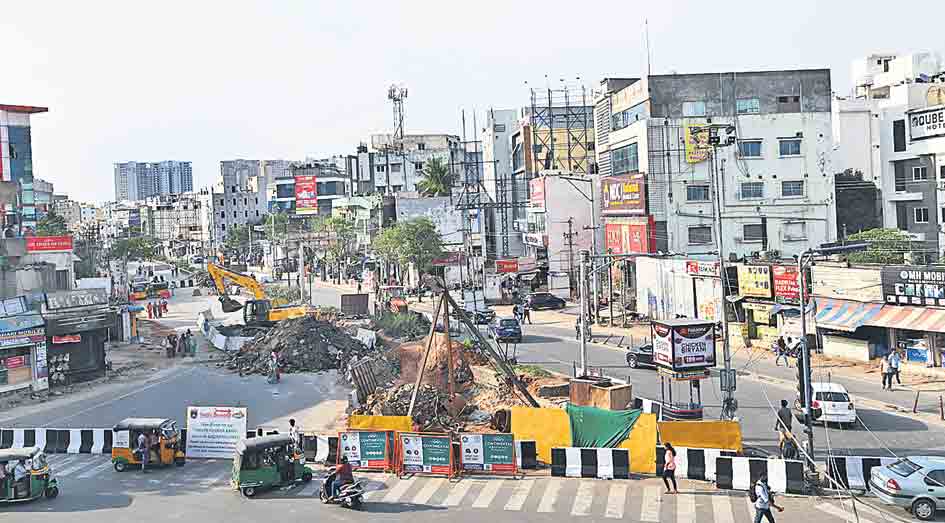 నమ్మకంగా..నటించి
