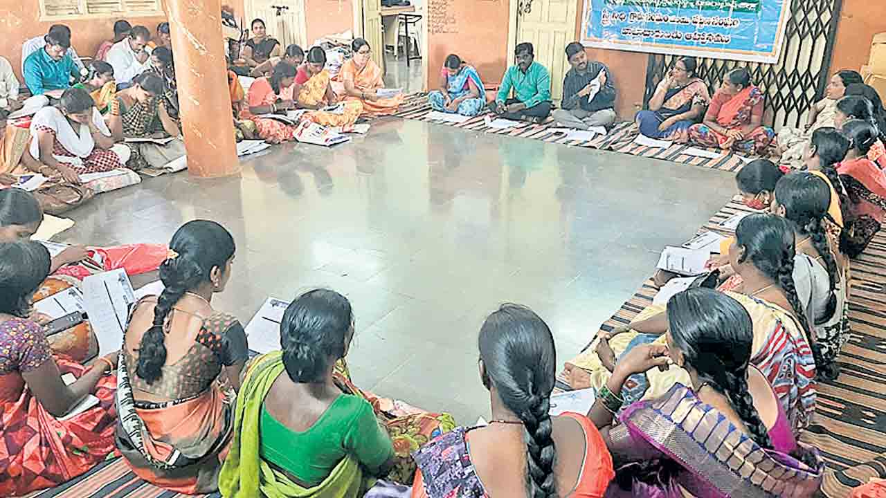 రుణాల లక్ష్యం.. 555.92 కోట్లు