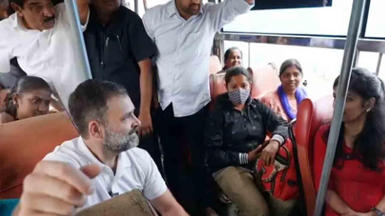 Rahul Gandhi | బస్సులో ప్రయాణించిన రాహుల్‌ గాంధీ.. విద్యార్థులు, మహిళలతో ఇంట్రాక్షన్‌