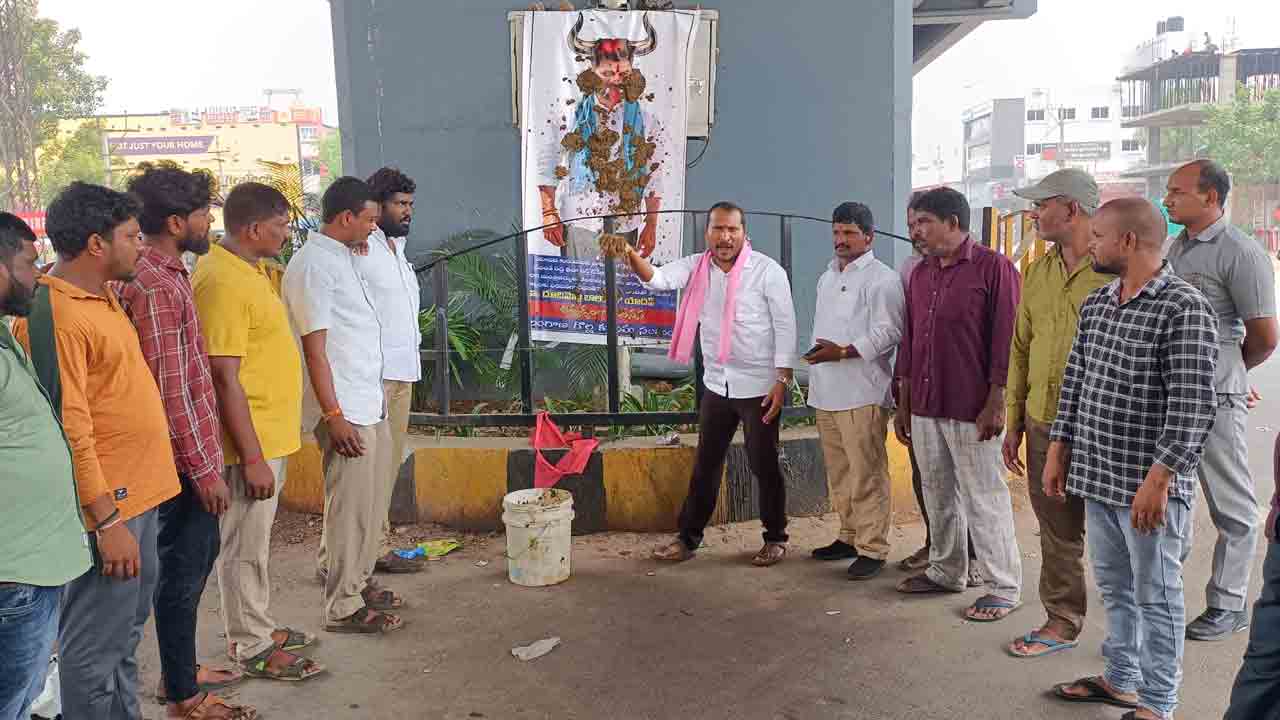 Revanth reddy |  రేవంత్‌పై భగ్గుమన్న యాదవ సమాజం.. నిరసనలో జత కలిసిన గొల్ల కురుమలు