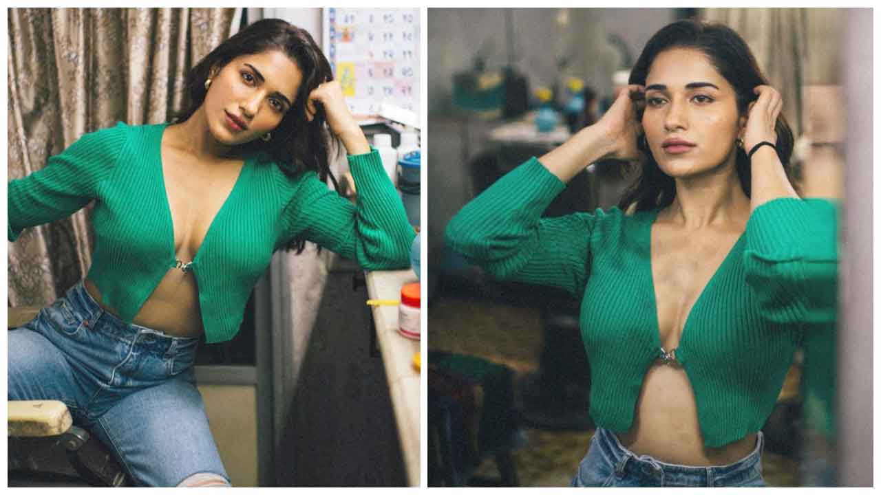 Ruhani Sharma | మత్తెక్కించే చూపులతో పిచ్చెక్కిస్తున్న రుహాని శర్మ..