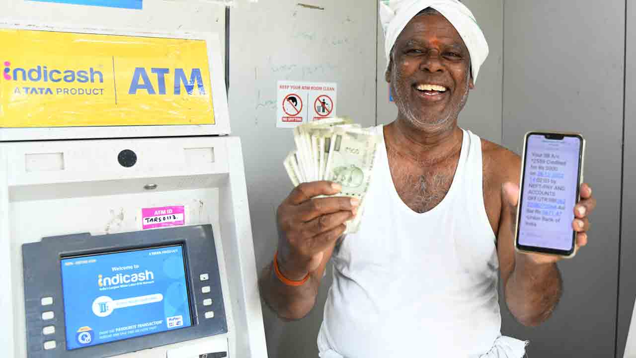 Rythu bandhu |  కిసానోకే సాత్ పాంచ్ సాల్.. కర్షకుని ఇంట బంధువులా మారిన రైతుబంధు