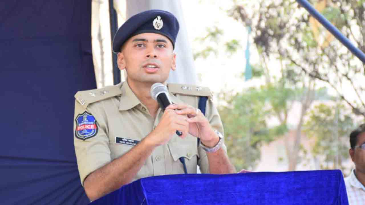 Akhil Mahajan | ప్రయాణికుల భద్రత కోసం ప్రత్యేక యాప్‌.. సిరిసిల్ల ఎస్పీ వినూత్న ఆలోచన.. మంత్రి కేటీఆర్‌ అభినందన