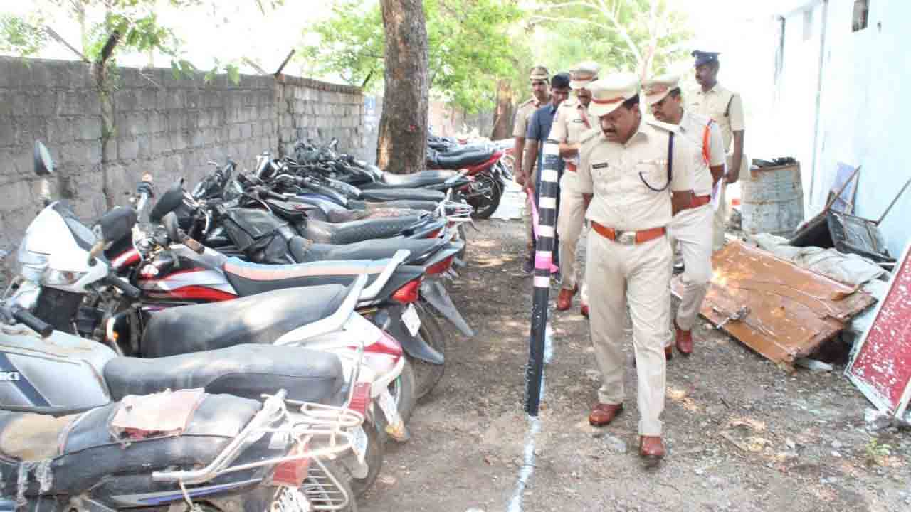 టెక్నాలజీని ఉపయోగించుకోవాలి