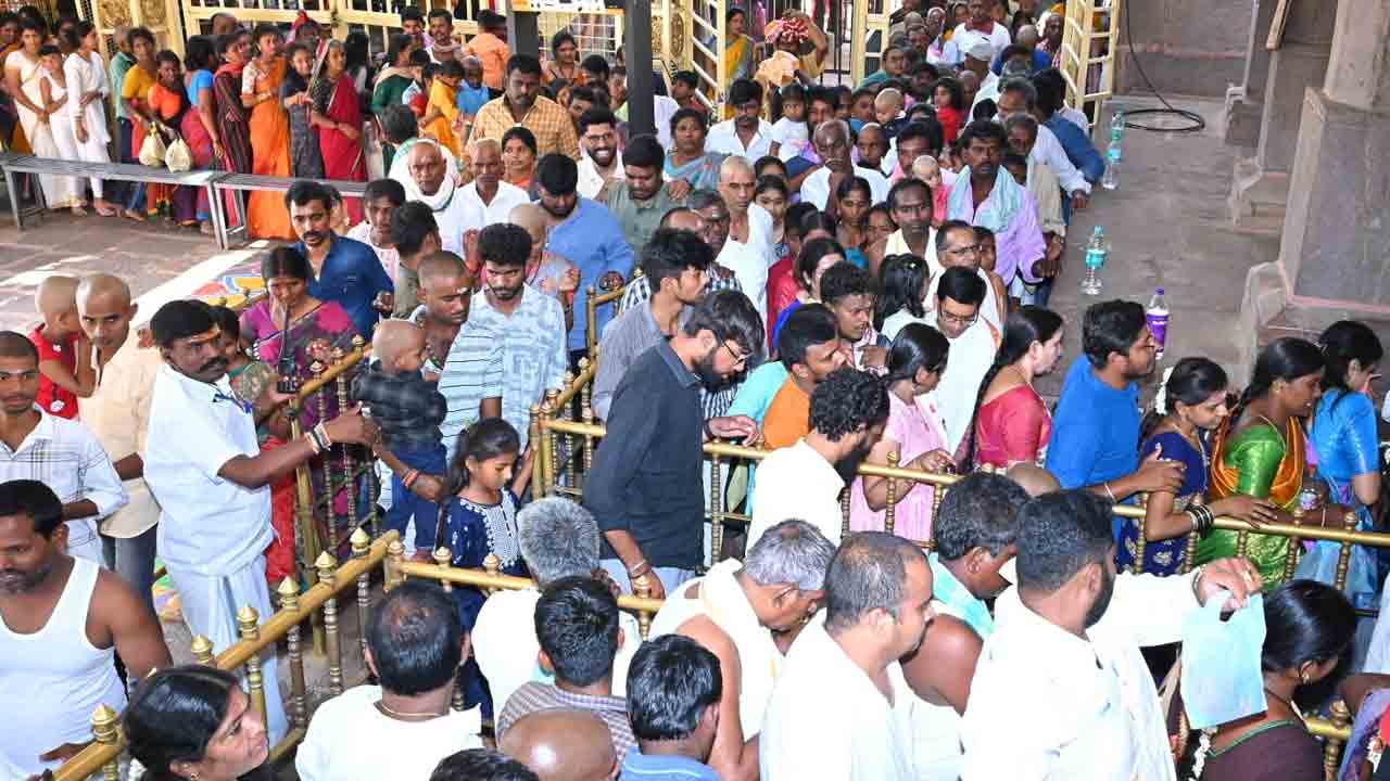 Srisailam | భక్తులతో శ్రీగిరి కిటకిట.. అందుబాటులో ఆన్‌లైన్ సేవ‌లు.. శ్రీశైలం ఈవో ల‌వ‌న్న