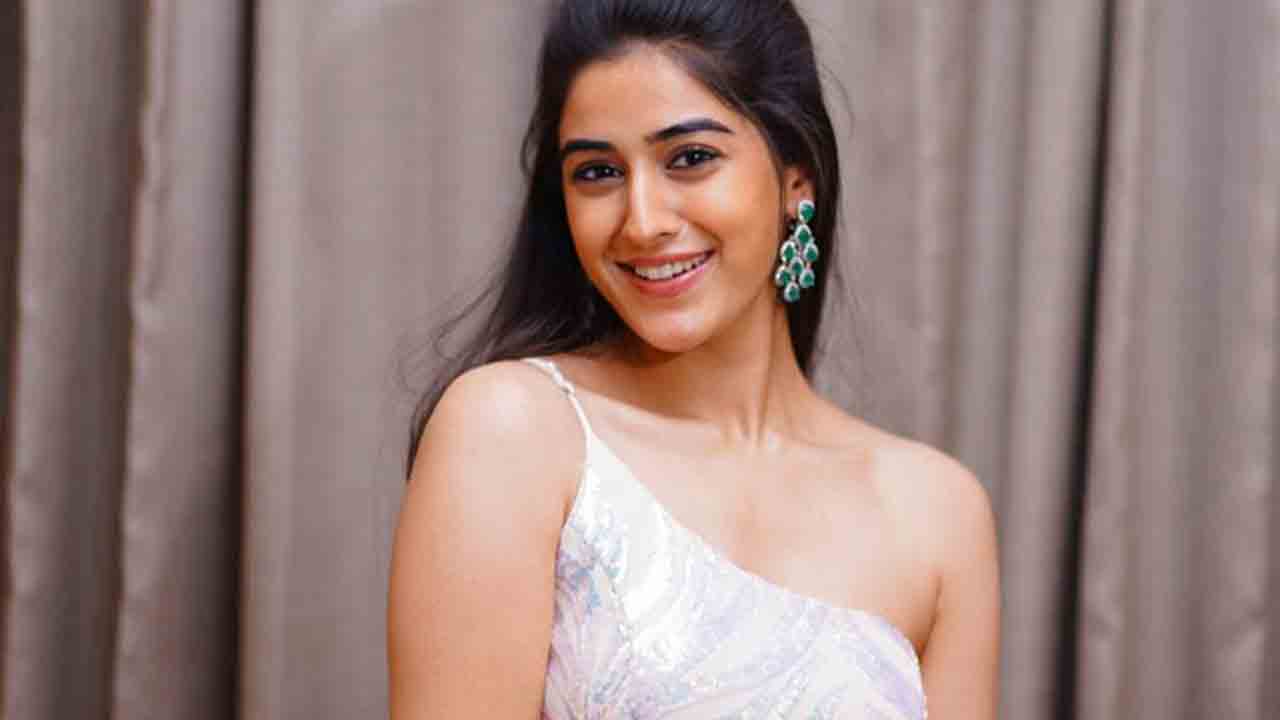 Sakshi Vaidya | గాండీవధారి అర్జున అప్‌డేట్‌.. సాక్షి వైద్య డబ్బింగ్‌ షురూ