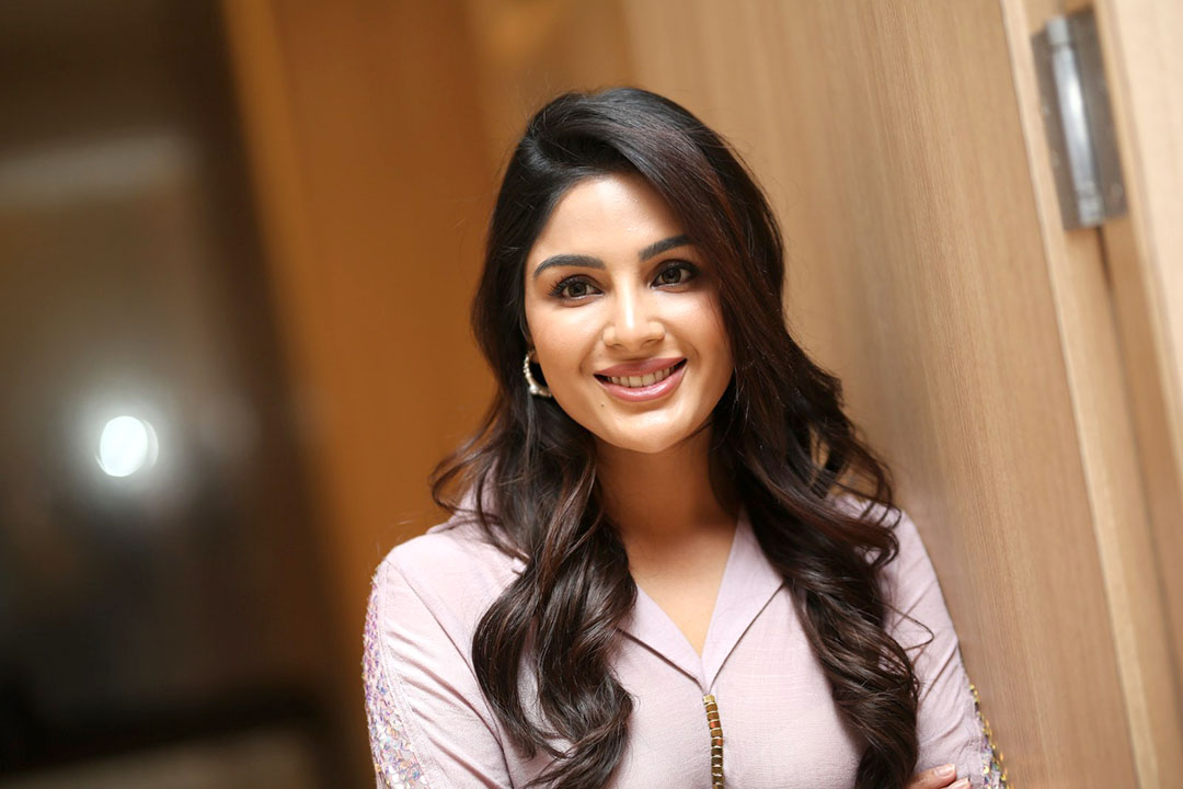ఆయనతో మూడు సినిమాలు నిర్మించాను. కానీ ఈ సినిమా భారీ విజయాన్ని అందుకుని త్వరలో మా కాంబినేషన్‌ మూవీ ఎలా ఉండాలి అనే లక్ష్యాన్ని నిర్ణయించింది’ అన్నారు.