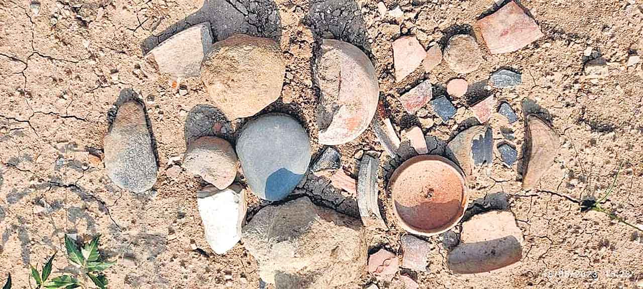 వల్మిడి గుట్టపై శాతవాహనుల ఆనవాళ్లు