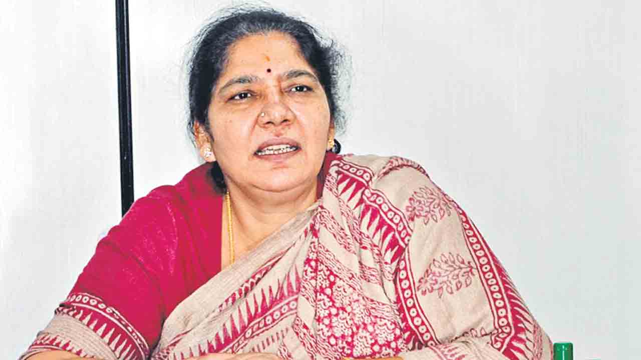 Minister Satyavathi Rathod | సిబ్బంది ఎవరూ సెలవుల్లో వెళ్లకూడదు.. అప్రమత్తంగా ఉండాలి.. భారీ వర్షాల నేపథ్యంలో మంత్రి సత్యవతి రాథోడ్‌ ఆదేశాలు