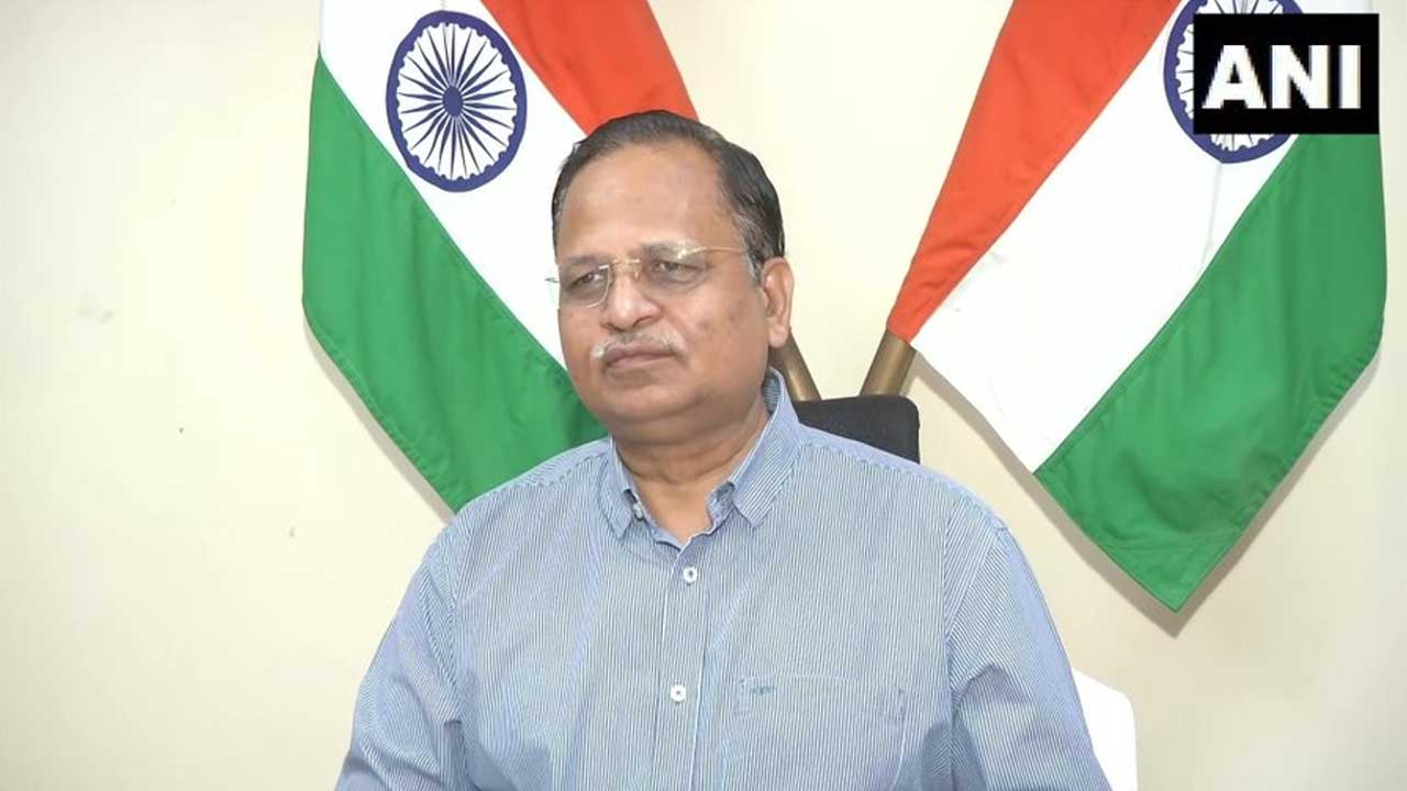 Satyendar Jain |  జైలు బాత్రూమ్‌లో జారిపడిన ఢిల్లీ మాజీ మంత్రి.. దవాఖానకు తరలింపు