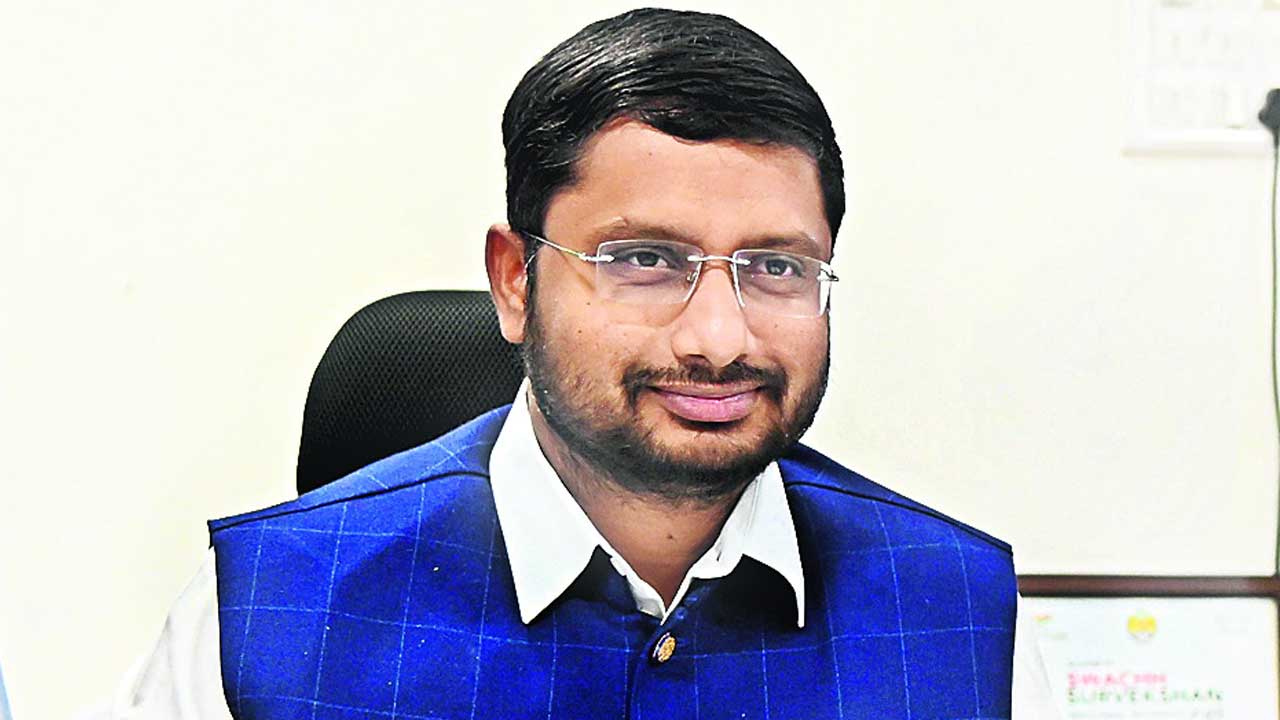 గ్రేటర్‌ కమిషనర్‌గా షేక్‌ రిజ్వాన్‌ బాషా