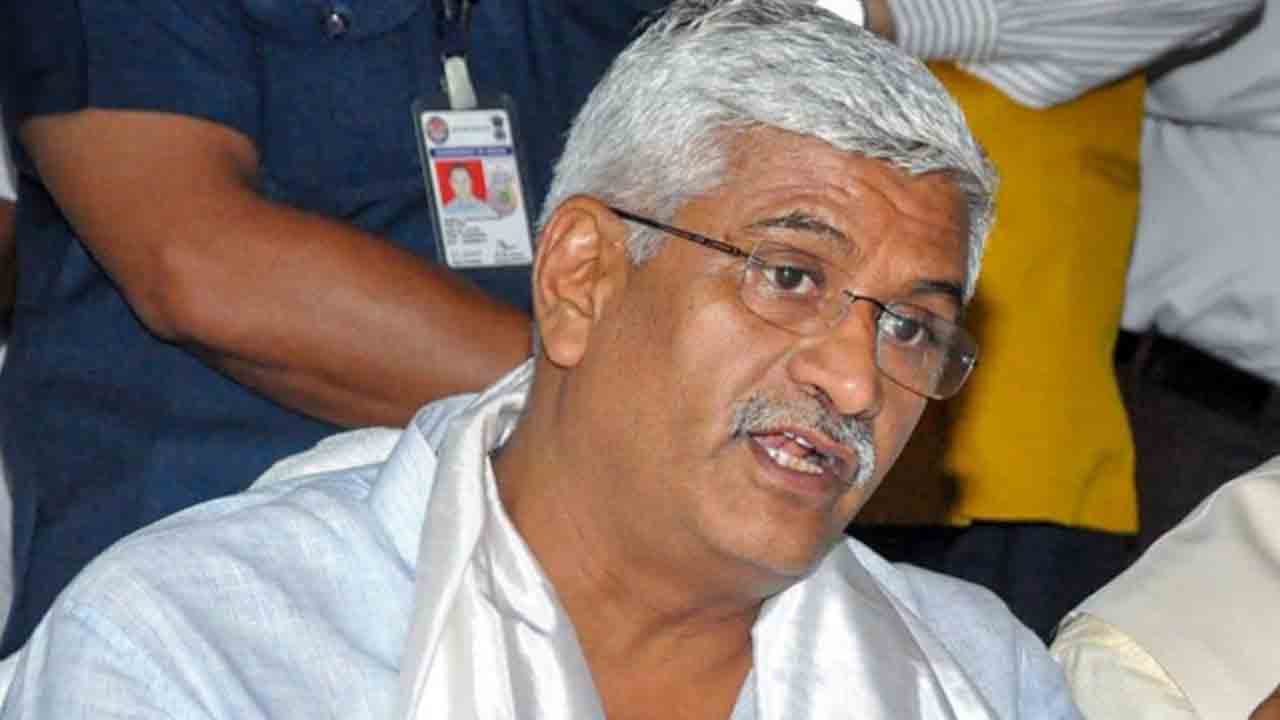 కేంద్ర మంత్రి షెకావత్‌పై కేసు