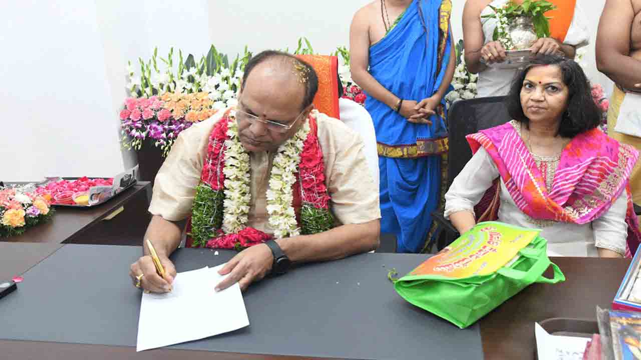 Somesh Kumar | సీఎం కేసీఆర్‌ ప్రధాన సలహాదారుగా బాధ్యతలు స్వీకరించిన సోమేశ్‌ కుమార్‌