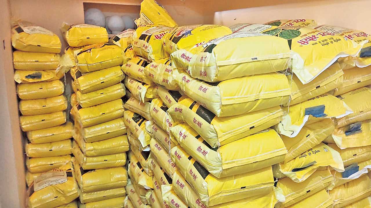 Shortage of seeds | ఖమ్మం జిల్లాలో  తీవ్ర విత్తనాల కొరత.. ఆందోళనలో రైతులు