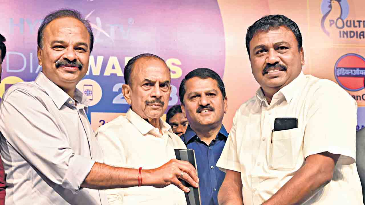 సమాజ జాగృతంలో జర్నలిస్టులు కీలకం