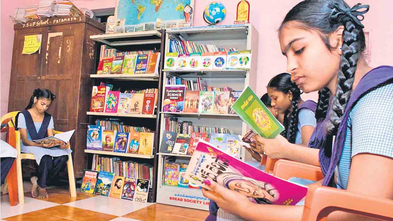పఠనాసక్తిని పెంచే గ్రంథాలయాలు
